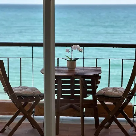 Modern Beachfront 2 Bdrm , Incredible Views *