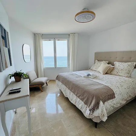 Apartamento Modern Beachfront 2 Bdrm , Incredible Views *