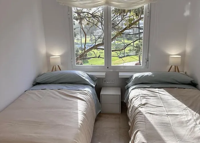 Apartamento Modern Beachfront 2 Bdrm , Incredible Views *