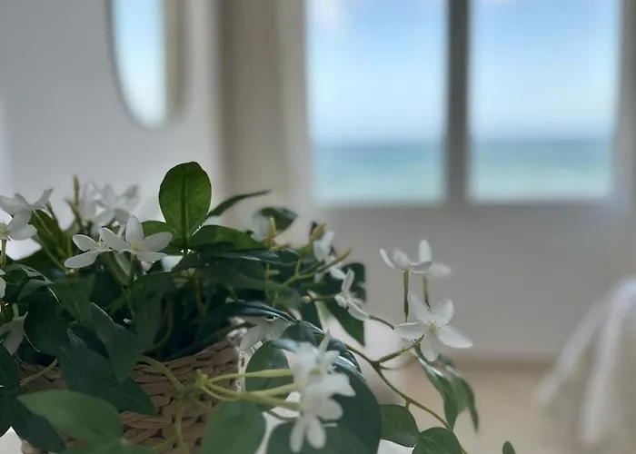 Modern Beachfront 2 Bdrm , Incredible Views Apartamento Estepona