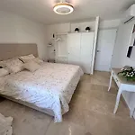 Modern Beachfront 2 Bdrm , Incredible Views *