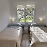 Apartment Modern Beachfront 2 Bdrm , Incredible Views *