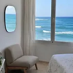 Modern Beachfront 2 Bdrm , Incredible Views Apartment *