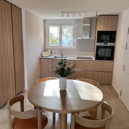 Modern Beachfront 2 Bdrm , Incredible Views