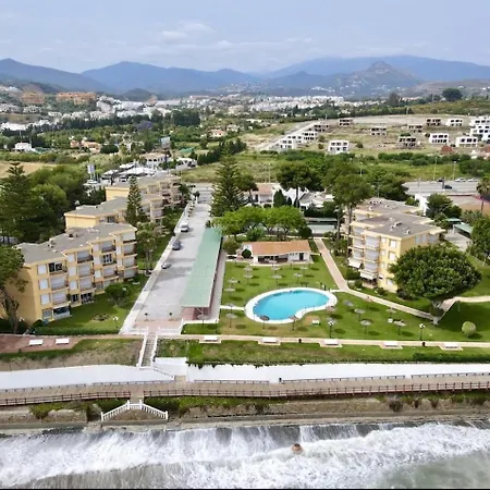 Modern Beachfront 2 Bdrm , Incredible Views Apartment *